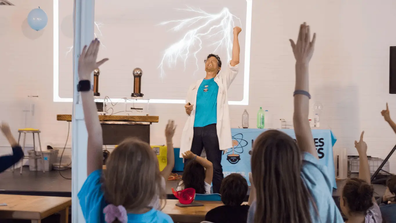 expérience scientifique avec lumière allumée